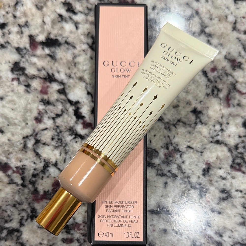 Gucci Glow Skin Tint Medium 31 New In Box!